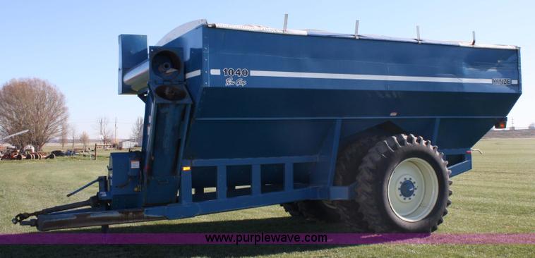 image for item 4803 1996 Kinze 1040 grain cart
