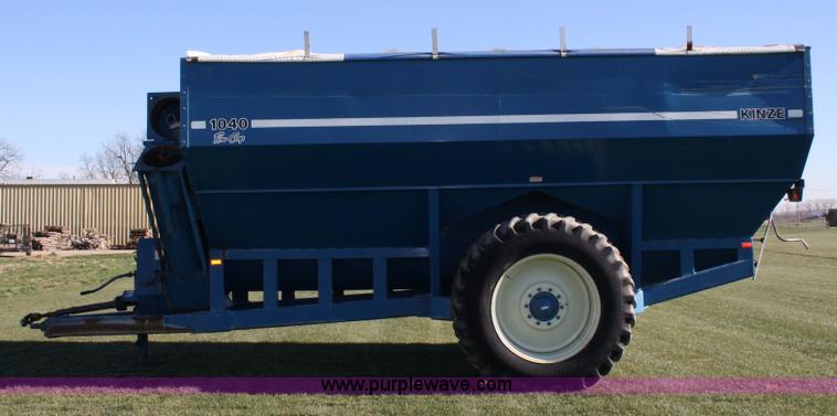 image for item 4803 1996 Kinze 1040 grain cart