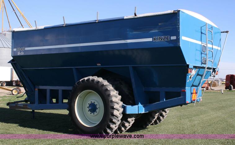 image for item 4803 1996 Kinze 1040 grain cart