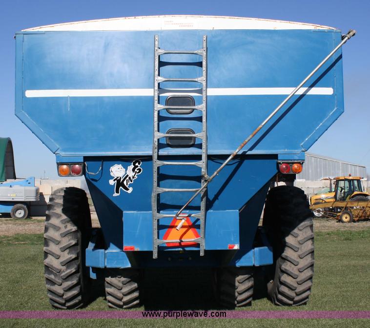 image for item 4803 1996 Kinze 1040 grain cart
