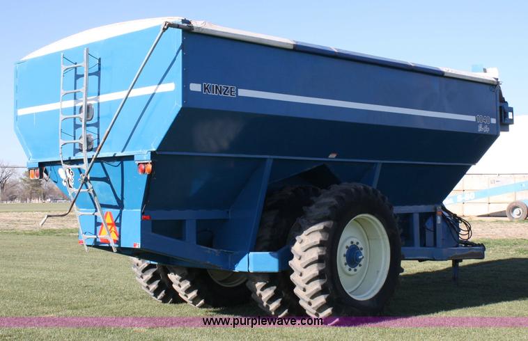 image for item 4803 1996 Kinze 1040 grain cart