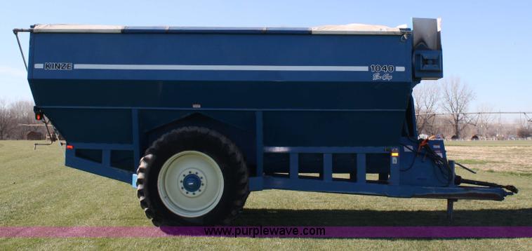 image for item 4803 1996 Kinze 1040 grain cart