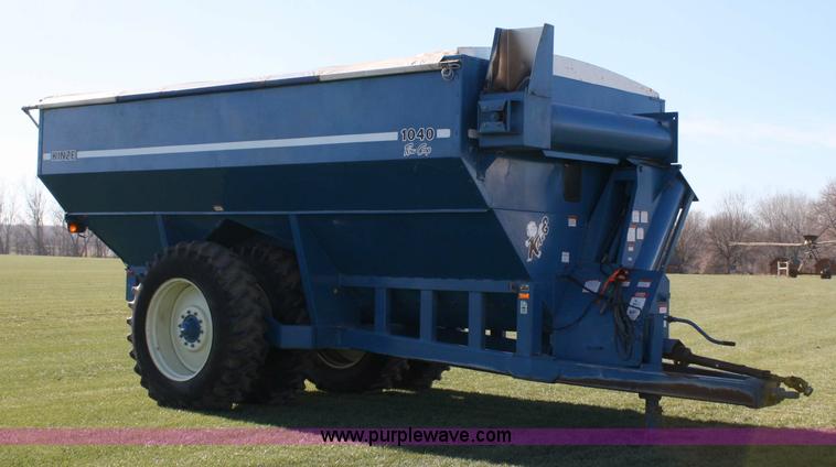 image for item 4803 1996 Kinze 1040 grain cart