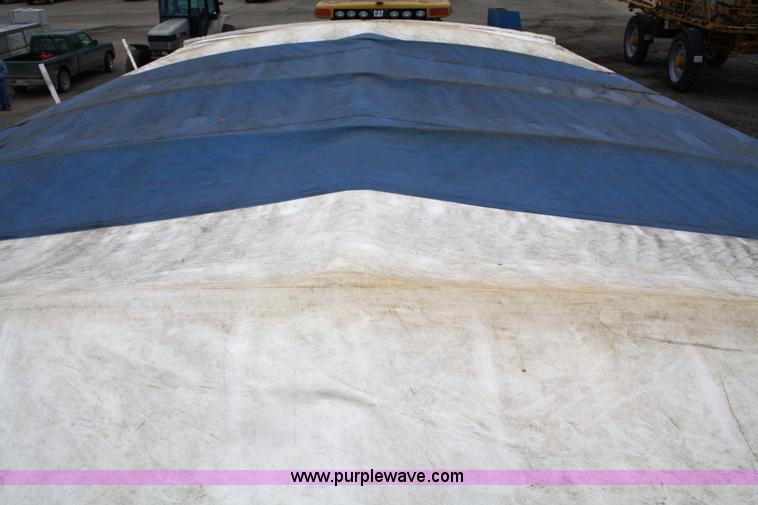 image for item 4803 1996 Kinze 1040 grain cart