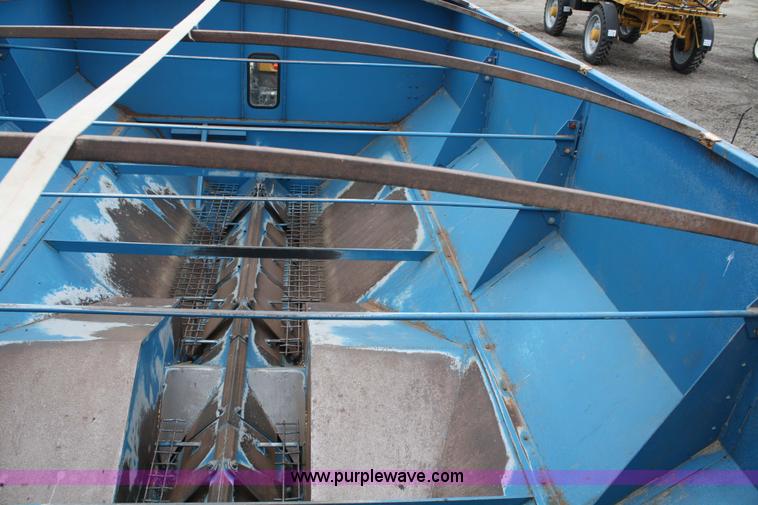 image for item 4803 1996 Kinze 1040 grain cart