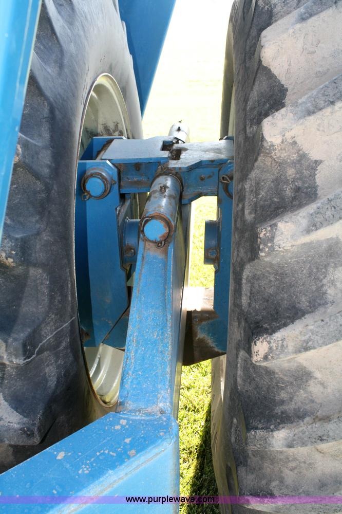 image for item 4803 1996 Kinze 1040 grain cart