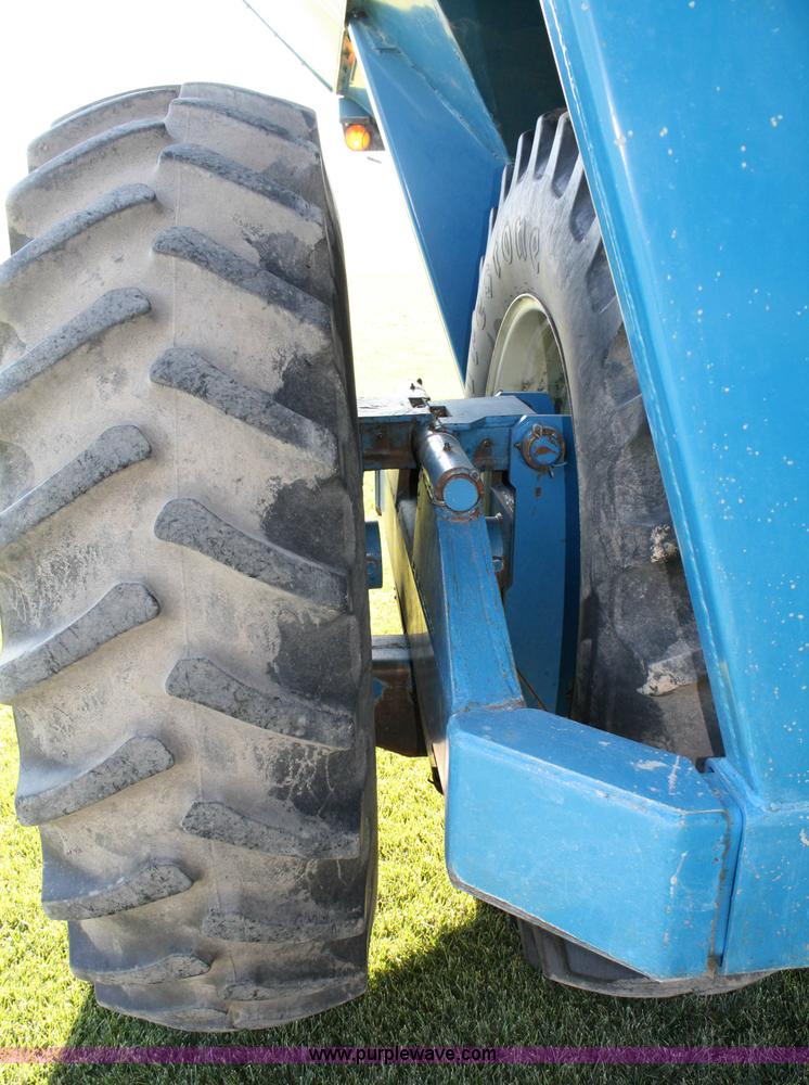 image for item 4803 1996 Kinze 1040 grain cart