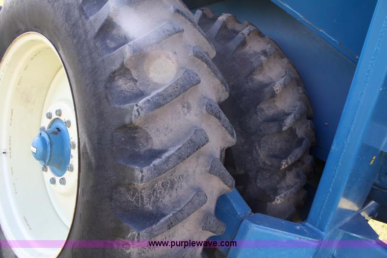 image for item 4803 1996 Kinze 1040 grain cart