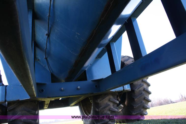 image for item 4803 1996 Kinze 1040 grain cart
