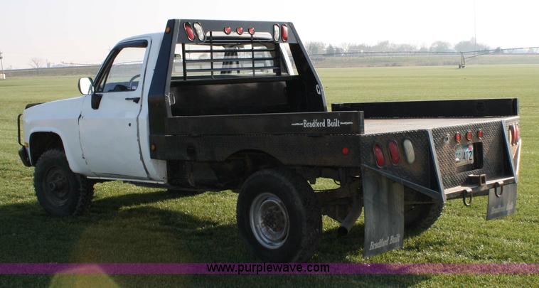 image for item 4807 1986 Chevrolet D30 flatbed truck