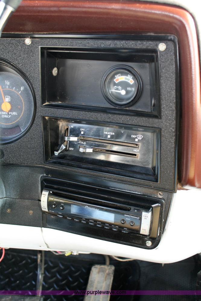 image for item 4807 1986 Chevrolet D30 flatbed truck