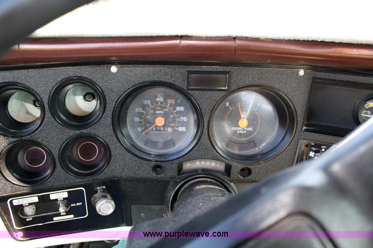 image for item 4807 1986 Chevrolet D30 flatbed truck