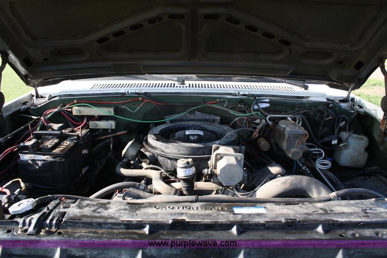 image for item 4807 1986 Chevrolet D30 flatbed truck