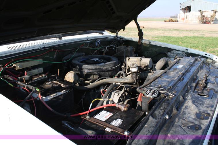 image for item 4807 1986 Chevrolet D30 flatbed truck