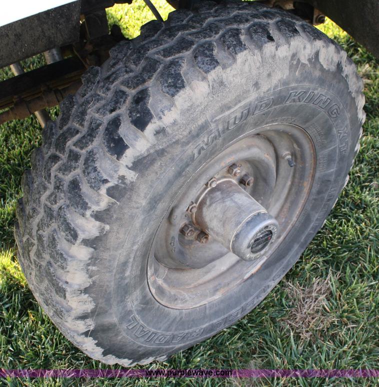 image for item 4807 1986 Chevrolet D30 flatbed truck