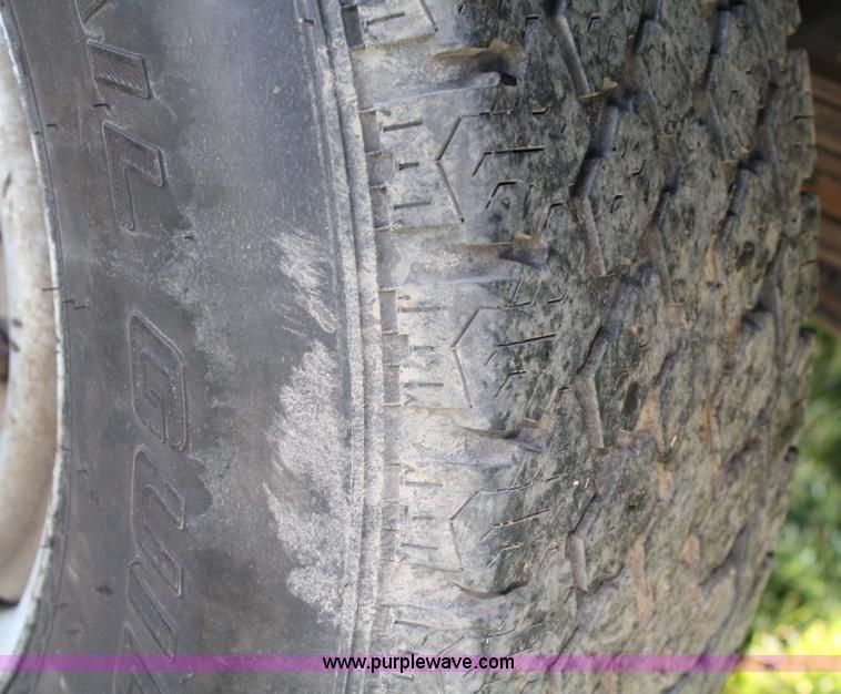 image for item 4807 1986 Chevrolet D30 flatbed truck