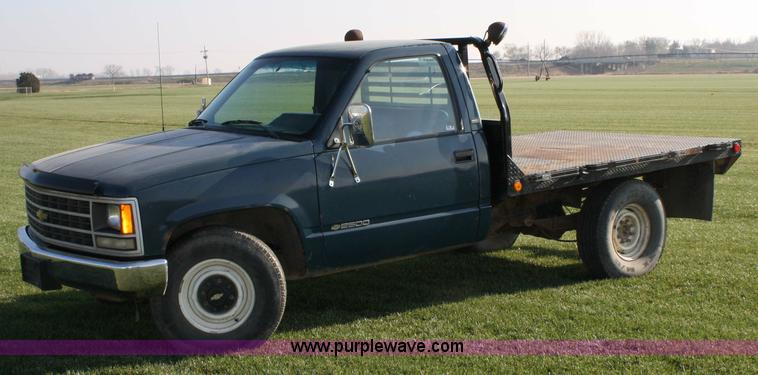 image for item 4808 1991 Chevrolet C2500 flatbed truck