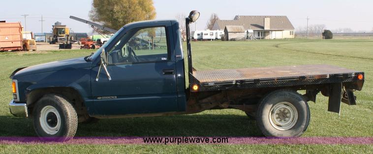 image for item 4808 1991 Chevrolet C2500 flatbed truck