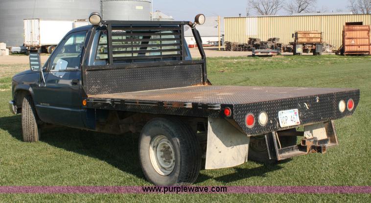 image for item 4808 1991 Chevrolet C2500 flatbed truck