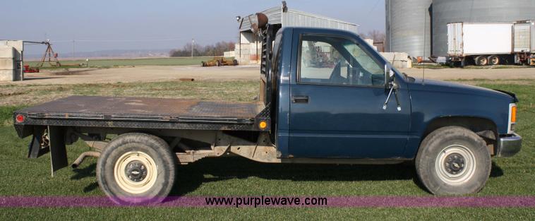 image for item 4808 1991 Chevrolet C2500 flatbed truck
