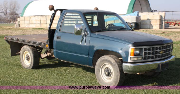 image for item 4808 1991 Chevrolet C2500 flatbed truck