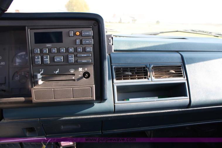 image for item 4808 1991 Chevrolet C2500 flatbed truck