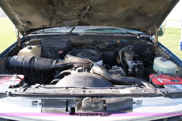 image for item 4808 1991 Chevrolet C2500 flatbed truck