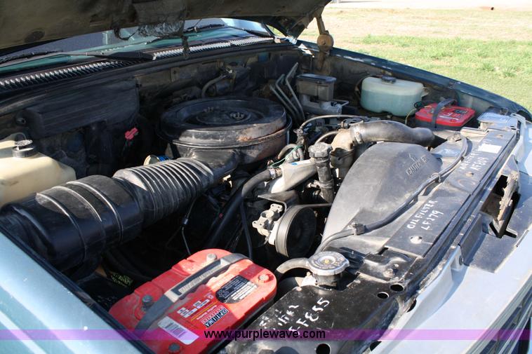 image for item 4808 1991 Chevrolet C2500 flatbed truck