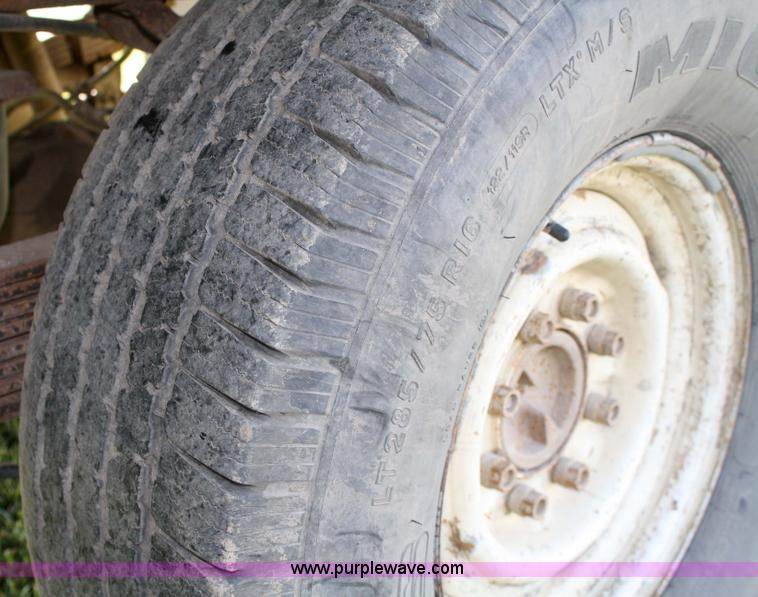 image for item 4808 1991 Chevrolet C2500 flatbed truck