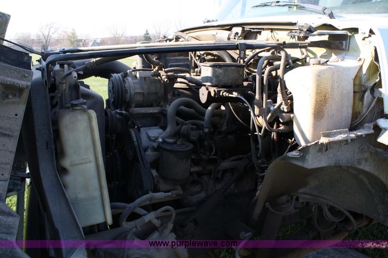 image for item 4814 1988 Ford F700 flatbed truck