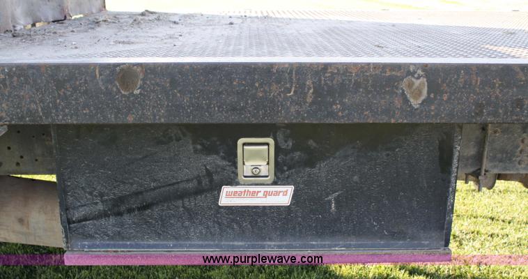 image for item 4814 1988 Ford F700 flatbed truck