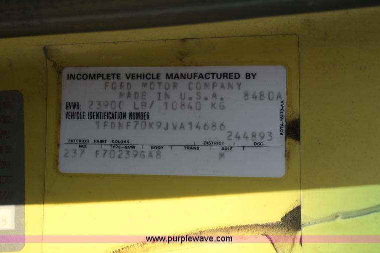 image for item 4814 1988 Ford F700 flatbed truck