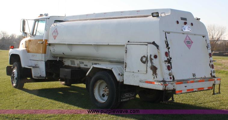 image for item 4825 1988 Ford L8000 fuel truck