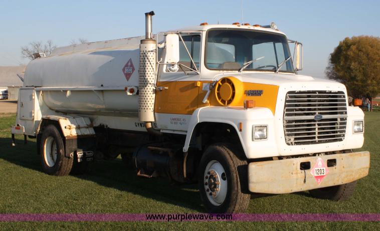 image for item 4825 1988 Ford L8000 fuel truck