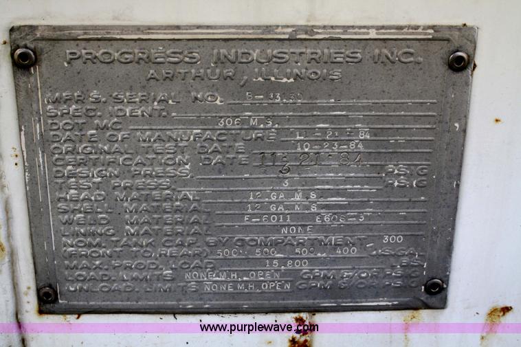 image for item 4825 1988 Ford L8000 fuel truck