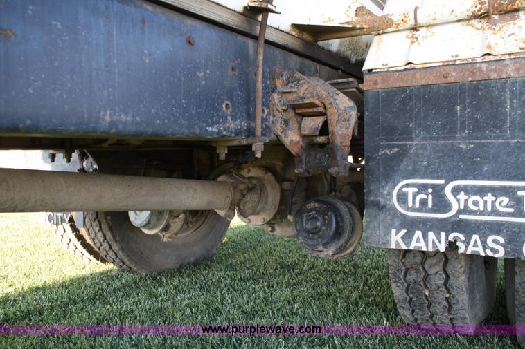 image for item 4825 1988 Ford L8000 fuel truck