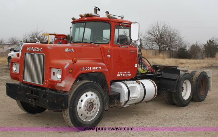 image for item 4828 1980 Mack semi truck