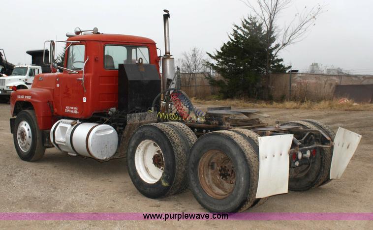 image for item 4828 1980 Mack semi truck