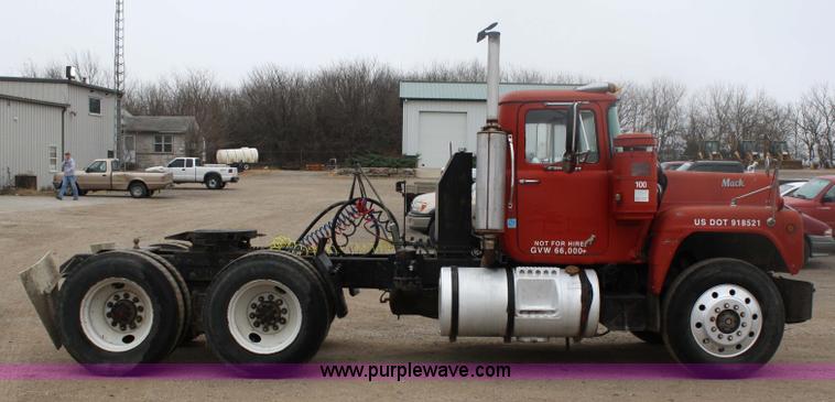image for item 4828 1980 Mack semi truck