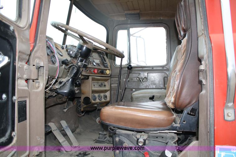 image for item 4828 1980 Mack semi truck