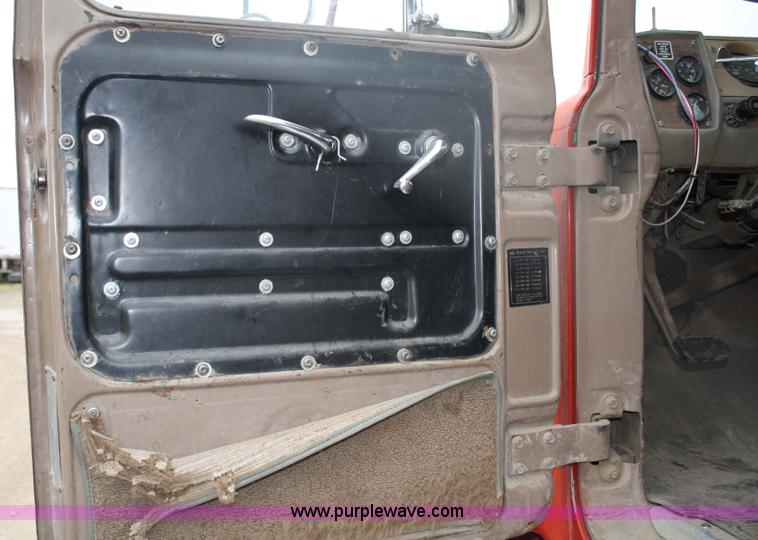 image for item 4828 1980 Mack semi truck