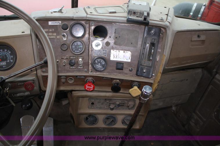 image for item 4828 1980 Mack semi truck