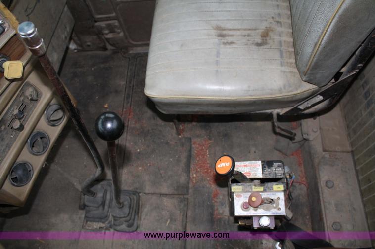 image for item 4828 1980 Mack semi truck