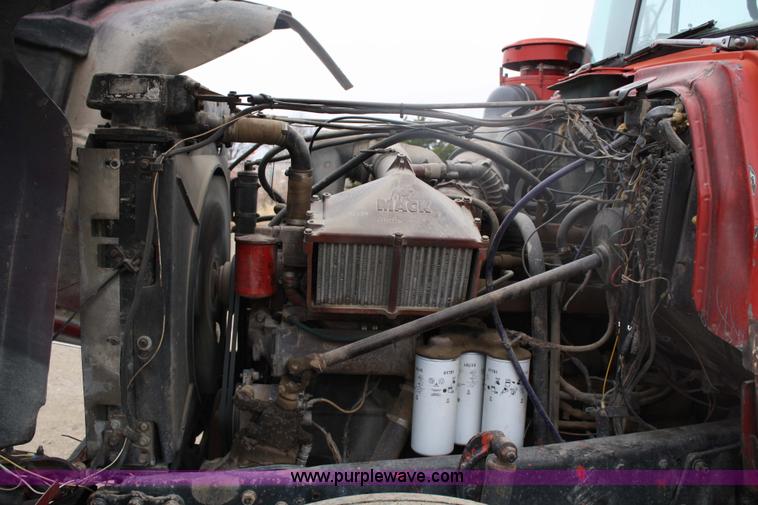 image for item 4828 1980 Mack semi truck