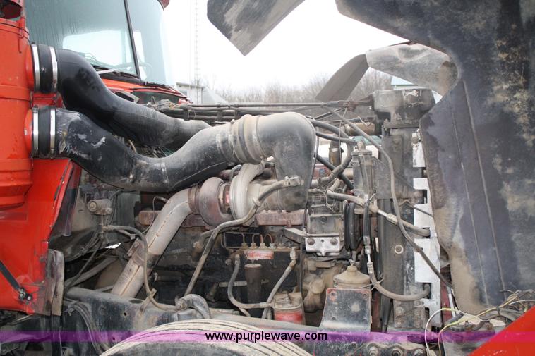 image for item 4828 1980 Mack semi truck