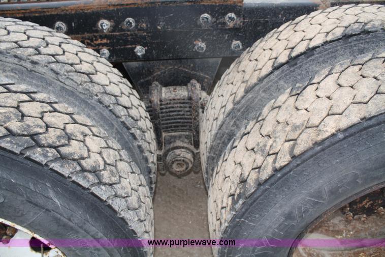 image for item 4828 1980 Mack semi truck