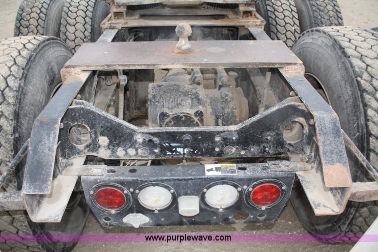 image for item 4828 1980 Mack semi truck