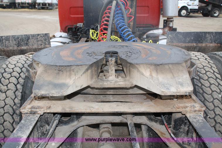 image for item 4828 1980 Mack semi truck