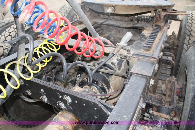 image for item 4828 1980 Mack semi truck