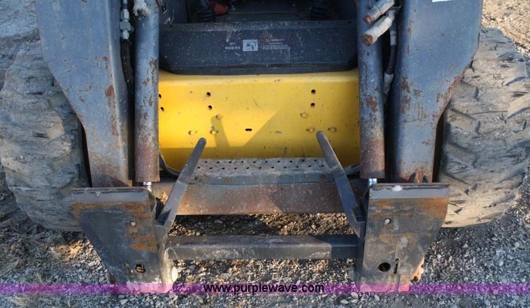 image for item 4868 2001 New Holland LS180 skid steer